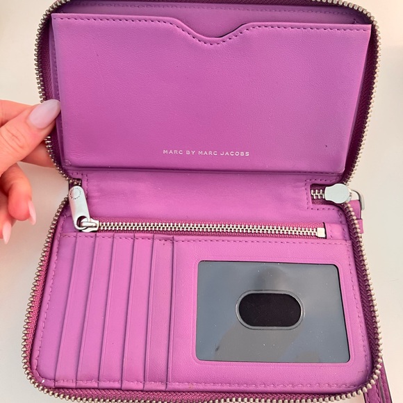 Marc by Marc Jacobs wristlet wallet clutch. Violet purple. Barely used - Picture 5 of 5